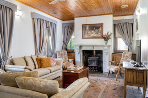 Reillys Wines Heritage Cottages - Accommodation Perth 0