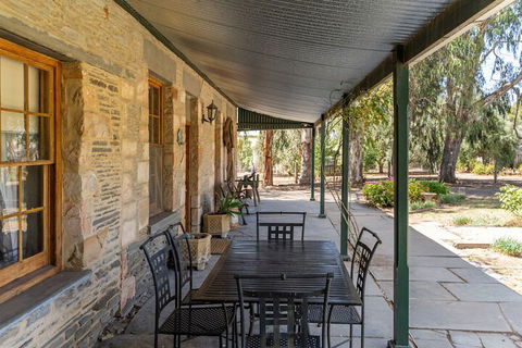Reillys Wines Heritage Cottages - Accommodation Perth 2