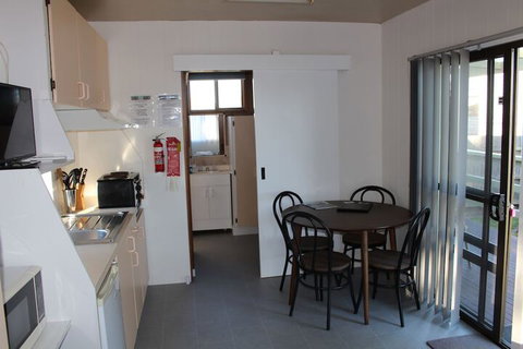 Golden Terrace Holiday Park - Accommodation Perth 6