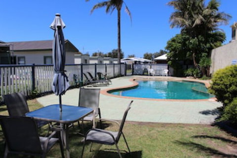 Golden Terrace Holiday Park - Accommodation Perth 0