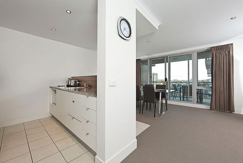Accommodate Canberra - The Avenue - Perth Resorts 6