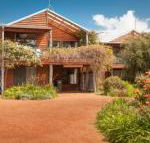 Rainbow House - Perth Resorts