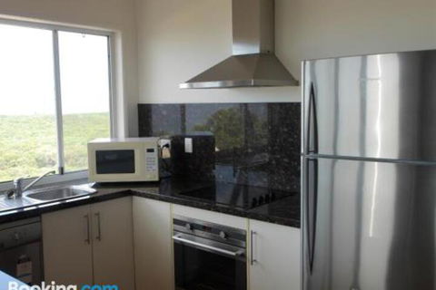 Blue Water Views 1 - Accommodation Perth 7