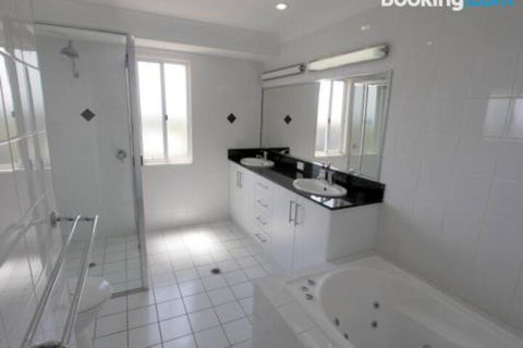 Blue Water Views 1 - Accommodation Perth 5