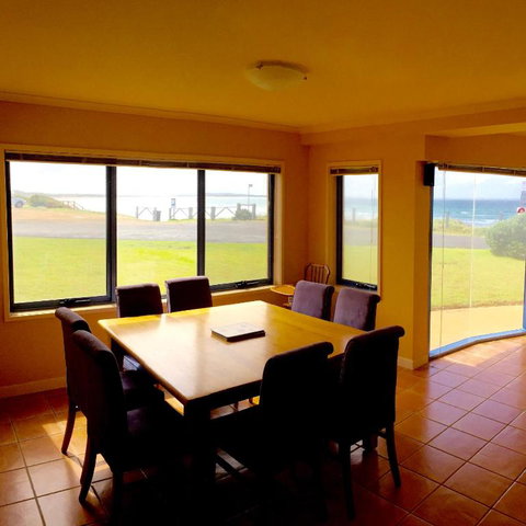 Horizons Beachfront Apartment - Accommodation Perth 6