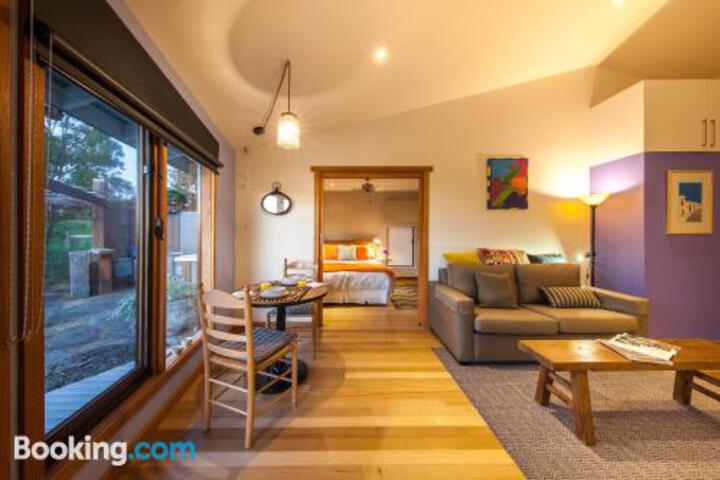 Research VIC Perth Resorts