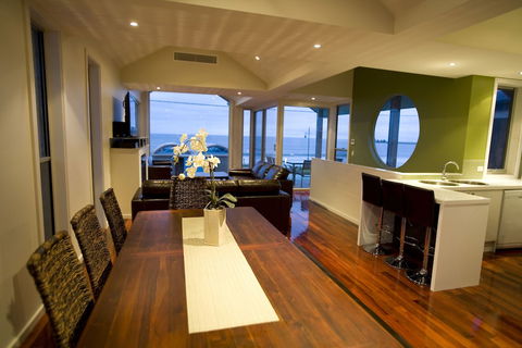 Aloha Beachfront - Accommodation Perth 6