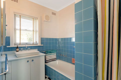 The 50's Beach House - Accommodation Perth 3
