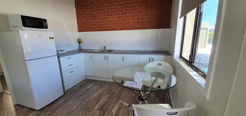 Beachcomber Holiday Units - Accommodation Perth 6