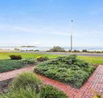 By The Sea Franklin Beachfront Apartment WiFi - Perth Resorts