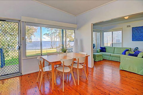 Lakes Edge Cottage - Accommodation Perth 5