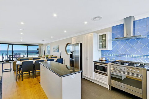 Beachfront Luxury - Accommodation Perth 7