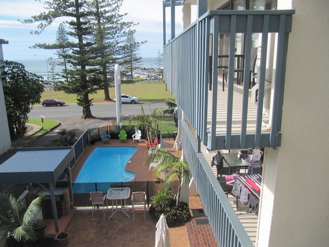 Beach House Holiday Apartments - Accommodation Perth 3
