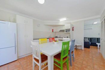 Beach House Holiday Apartments - Accommodation Perth 6