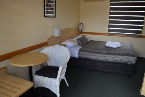 Warwick Vines Motel - Accommodation Perth 3