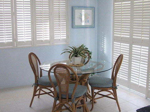 Toowoon Beach View 3br Villa 4 Just Steps To Beach With Views - Accommodation Perth 3