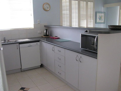Toowoon Beach View 3br Villa 4 Just Steps To Beach With Views - Accommodation Perth 5