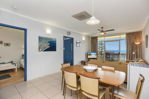 The Dolphins Beachfront Apartments - Accommodation Perth 4