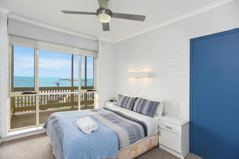 The Dolphins Beachfront Apartments - Accommodation Perth 1