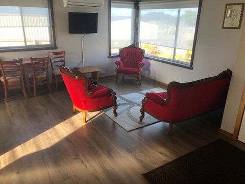 Waratah Falls Holiday Unit - Accommodation Perth 6