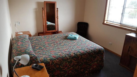 Waratah Falls Holiday Unit - Accommodation Perth 3