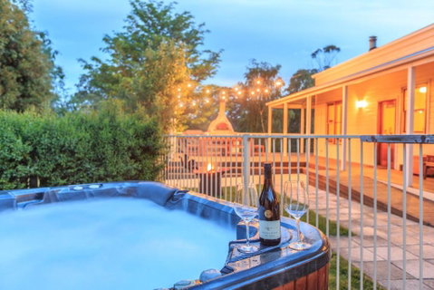 Country House Retreat - Accommodation Perth 2