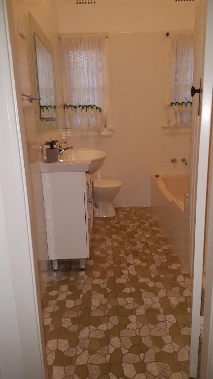 King Cottage - Perth Resorts 4