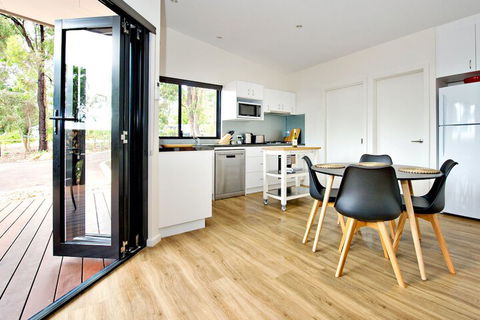 Old Dairy Cottage Adults Only - Perth Resorts 2