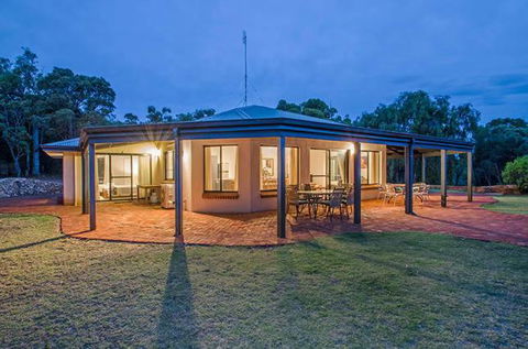 Yallingup Pet Friendly Bush Retreat - Accommodation Perth 6