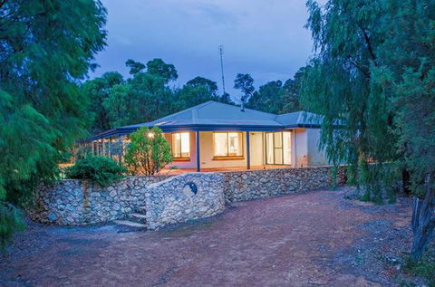 Yallingup Pet Friendly Bush Retreat - Accommodation Perth 4