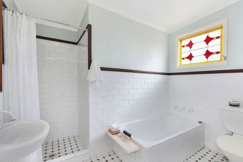 Hotel Etico At Mount Victoria Manor - Perth Resorts 3