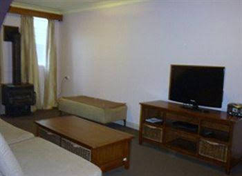 Blue Mountains Manor House - Accommodation Perth 0
