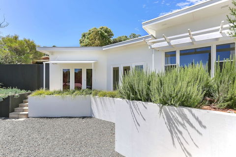 Barossa White House - Accommodation Perth 0