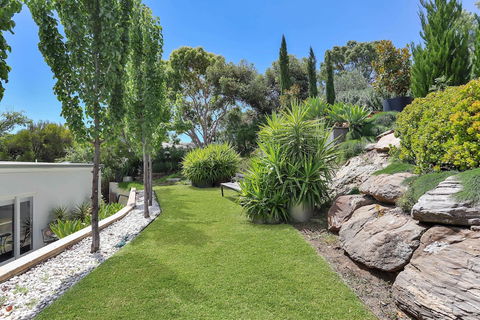 Barossa White House - Accommodation Perth 2