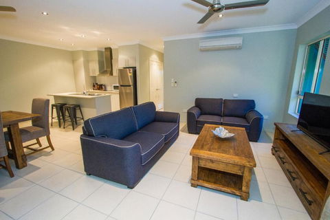 Beach Pad 2 - Perth Resorts 6