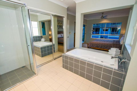 Beach Pad 2 - Perth Resorts 3