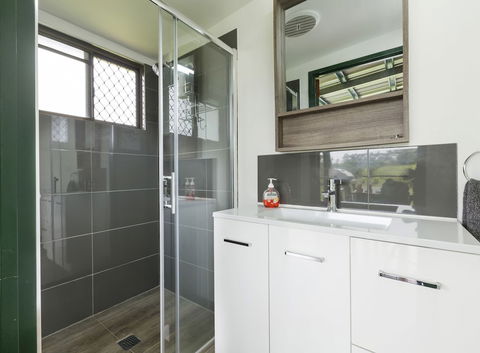 Mena Creek Flower House - Accommodation Perth 4