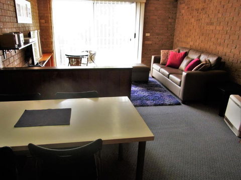 A Furnished Townhouse In Goulburn - Accommodation Perth 5