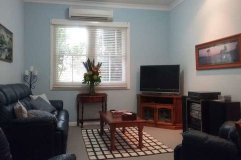 Langley Cottage B & B - Perth Resorts 6