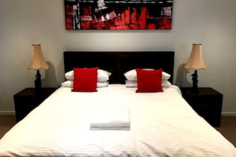 Deluxe Lake View House - Perth Resorts 0