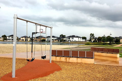 Deluxe Lake View House - Perth Resorts 4