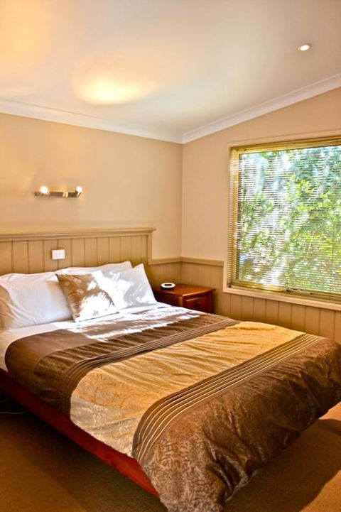 Autumn Leaf Cottage 1 - Perth Resorts 3