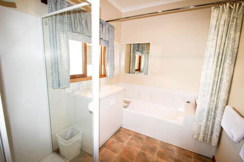 Bright Country Home - Accommodation Perth 5