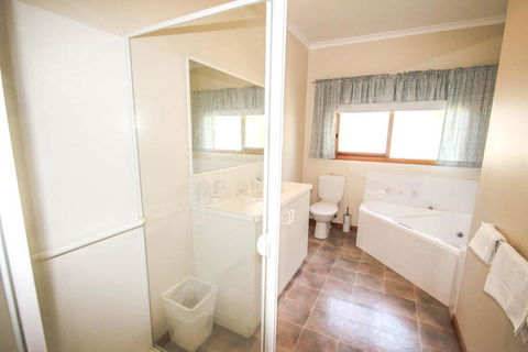 Bright Country Home - Accommodation Perth 1