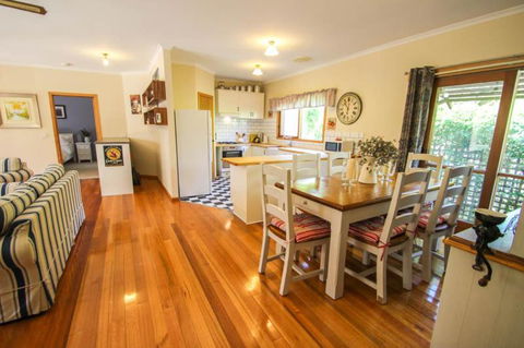 Bright Country Home - Accommodation Perth 4