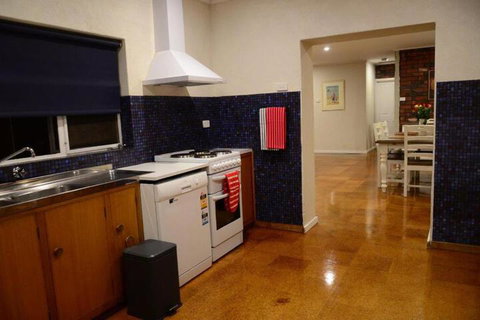 Ratcliff Cottage - Accommodation Perth 7