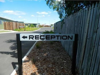 Dooleys Capella Tavern And Motel - Perth Resorts 0