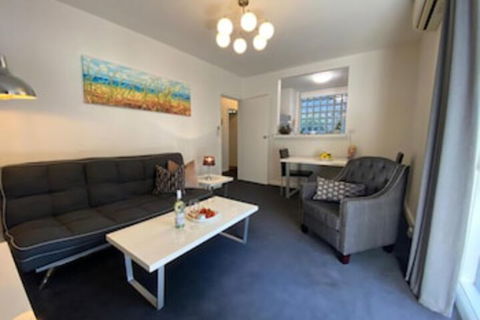 Melbourne Beachside Apartment - Accommodation Perth 0