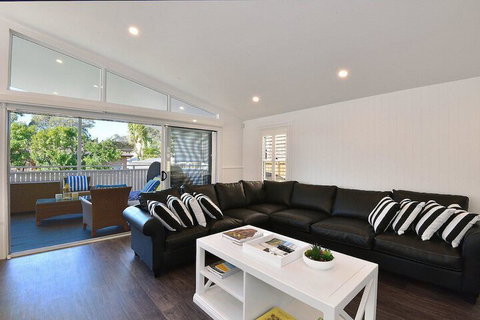 Margarets Hamptons Cottage - Accommodation Perth 4