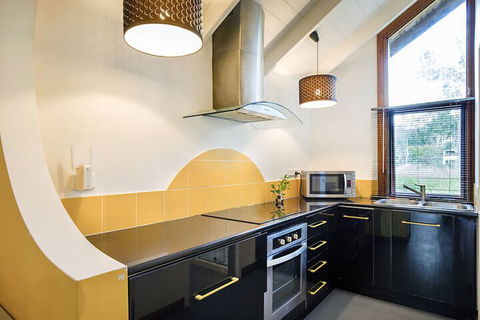 Airlie Beach Eco Cabins - Accommodation Perth 4